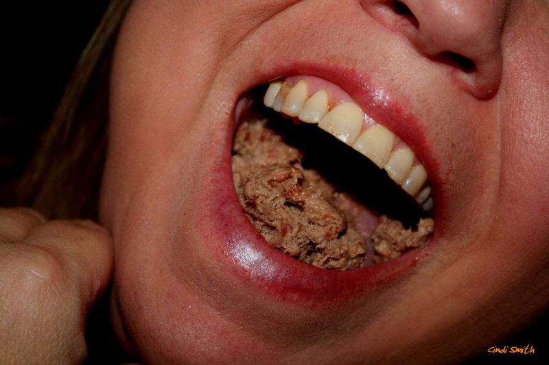 chewing-with-mouth-open