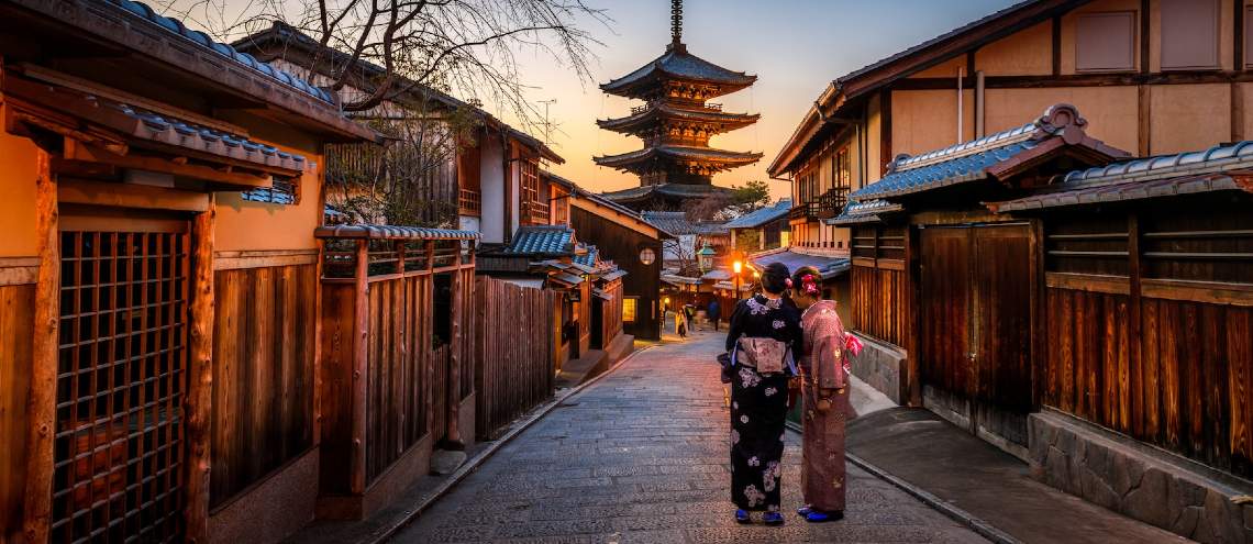 The Gion district is a district full of old, historical buildings in Kyoto. Tourists frequently rent a kimono to take pictures in the streets. 