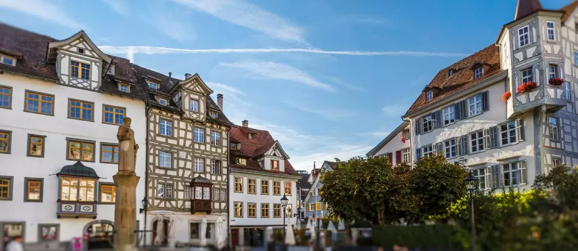 With just over 80,000 people, it's the perfect size for those looking to balance urban and rural living