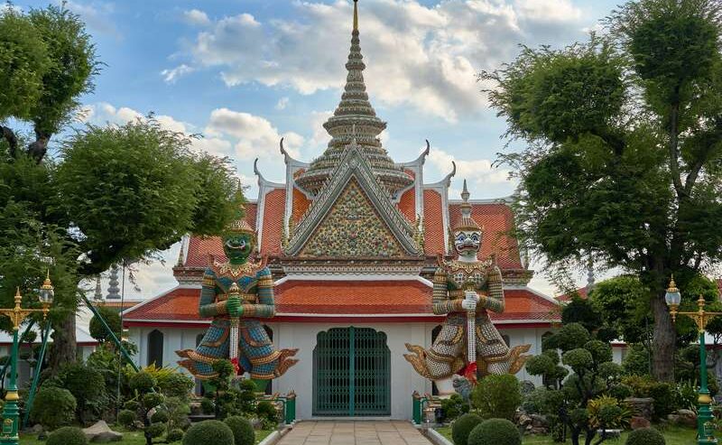 Bangkok's Wat Arun: Iconic Buddhist Temple