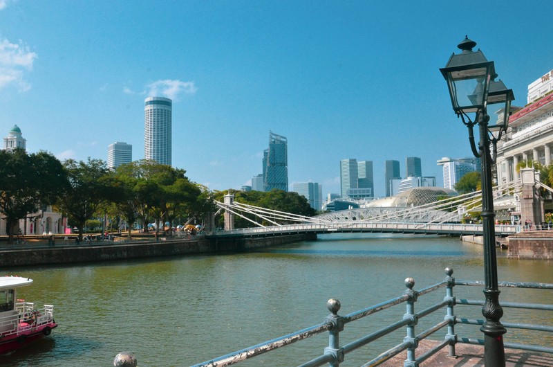 Cavenagh Bridge In Singapore