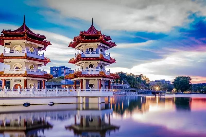 Chinese Gardens: Tranquil Oasis Along Boon Lay Way