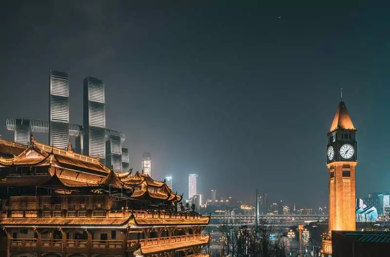 Chongqing Night: Expat Friends Embrace Forest Beauty