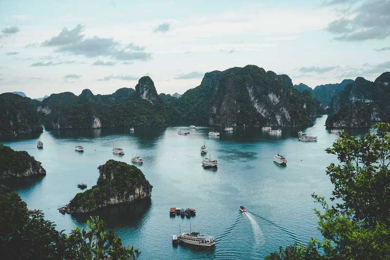 Enchanting Hạ Long Bay: Vietnam's Natural Wonder
