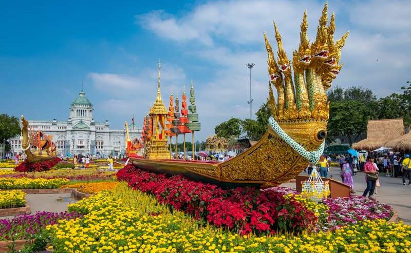 Golden Boat Statue: Thailand's Allure