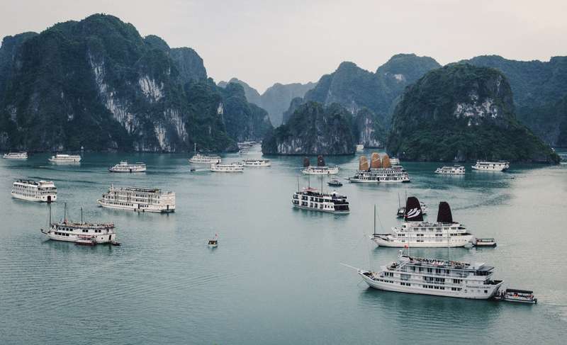 Halong Bay, Vietnam: Majestic Beauty Unfolds
