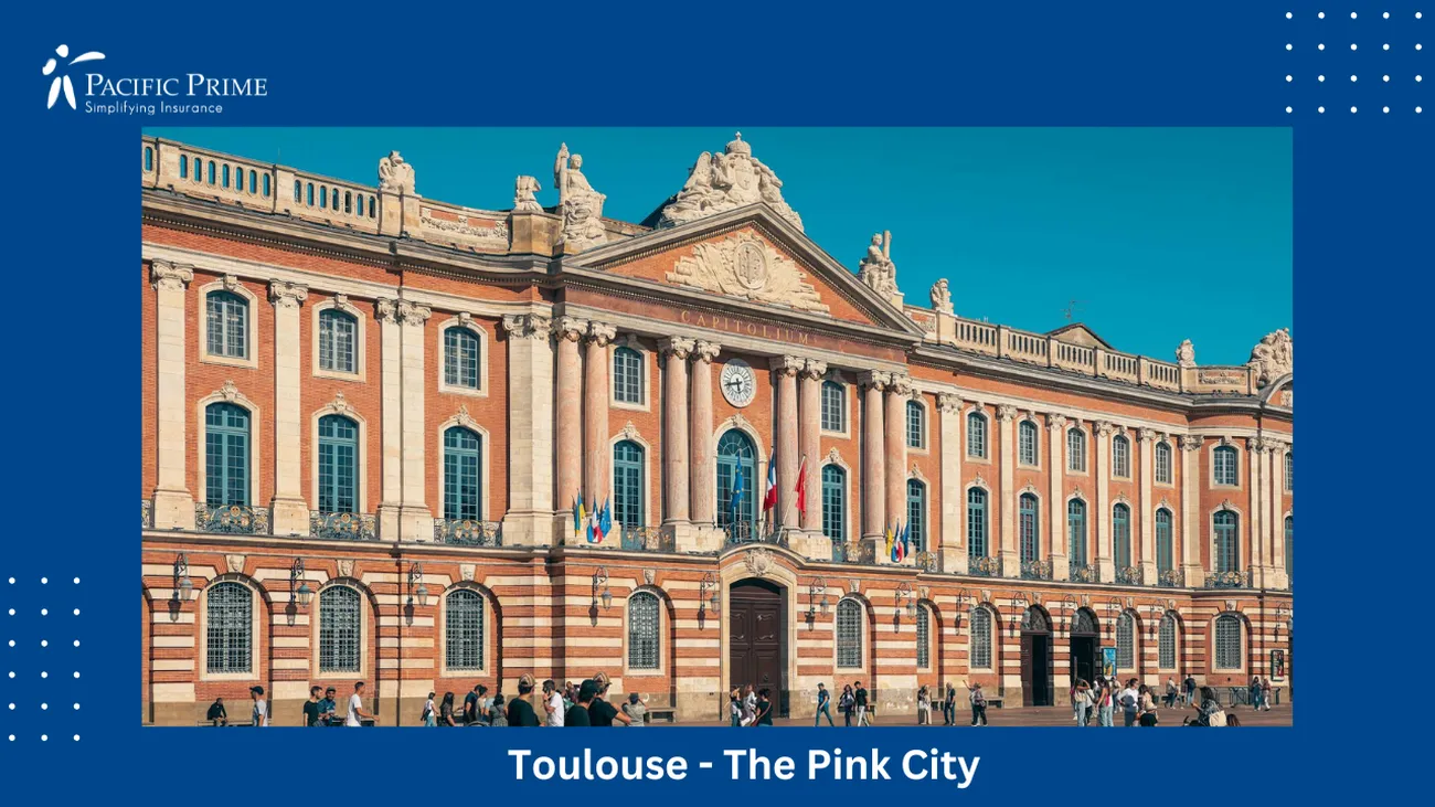 Image of Historic Capitole Building In Toulouse, France with text overlay of "Toulouse - The Pink City"