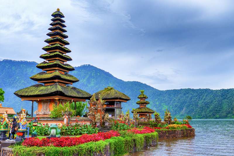 Serene Bali Temple: Tranquil Beauty