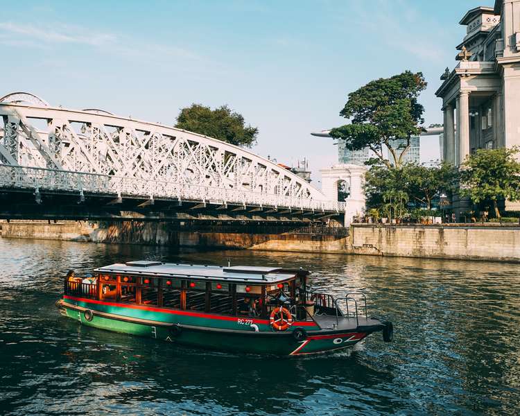 Singapore River Cruise, Anderson Bridge - Connecting Raffles Place To Merlion Park