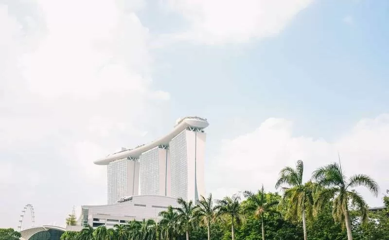Singapore's Marina Bay - Iconic View
