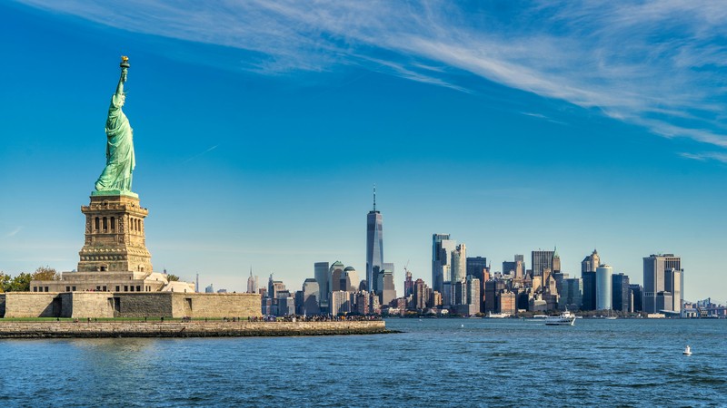 Statue Of Liberty & Manhattan Skyline